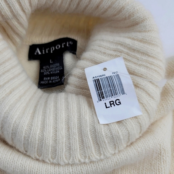 *NWT* Airport‎  Angora Turtleneck Ribbed Short-sleeved Sweater - Picture 5 of 6